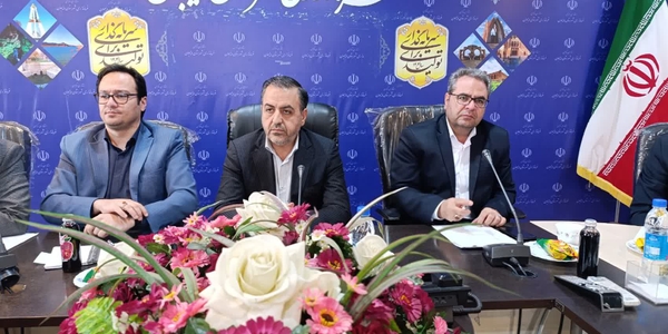 ❇️ برگزاری جلسه استانی ستاد تسهیل و رفع موانع تولید در فرمانداری شهرستان دلیجان.۱۴۰۴/۷/۲

جلسه ستاد تسهیل و رفع موانع تولید استان مرکزی روز چهارشنبه دوم مهرماه۱۴۰۴ به ریاست حسن میرزاخانی معاون اقتصادی استانداری مرکزی و با حضور فرمانداران دلیجان و محلات ،رئیس سازمان صنعت معدن و تجارت و نمایندگان ادارات کل و بانک های استان برگزار شد. در این جلسه ۵ ساعته ، مشکلات ۱۶ واحد صنعتی ، معدنی ، خدماتی و کشاورزی شهرستان های دلیجان و محلات مورد بررسی قرار گرفت  و مصوباتی برای رفع مشکلات آن ها در حوزه های زیر ساختی آب ، برق و گاز و بدهی های بانکی و بیمه ای و مالیاتی و..به تصویب رسید.