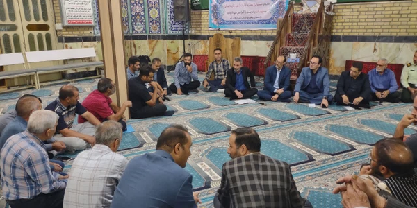 به مناسبت هفته دفاع مقدس میز خدمت در روستای لاران توابع دهستان جوشق برگزار شد 
روز چهارشنبه مورخ 1404/07/02
ساعت ۱۷ عصر 
 میز خدمت در دهستان جوشق از توابع بخش مرکزی شهرستان دلیجان به میزبانی روستای لاران در مسجد صاحب الزمان (عج) باحضور مهندس گلشن فرماندار ،اشرفی سرپرست بخشداری مرکزی ،ناحیه مقاومت بسیج ،نیروی انتظامی و ادارات شهرداری ،راهداری،جهاد کشاورزی ،بنیادشهید،بنیادمسکن شبکه بهداشت و درمان  منابع طبیعی، اداره مخابرات، آموزش و پرورش، اداره اوقاف و امور خیریه اداره تبلیغات اسلامی اداره منابع، آب هلال احمر ورزش و جوانان،اداره غله و خدمات بازرگانی شهرستان،سرپرست هیأت ورزشهای روستایی و عشایری دلیجان برگزار شد.