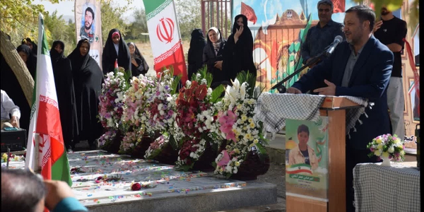 🔻ویژه‌برنامه اولین زنگ دانش‌آموز شهید امیرعباس جعفرآبادی در گلزار شهدای اسفندان برگزار شد