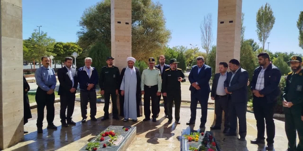 🔻 ادای احترام فرماندار و مسئولین شهرستان کمیجان به مقام شامخ شهدا به مناسبت هفته دفاع مقدس