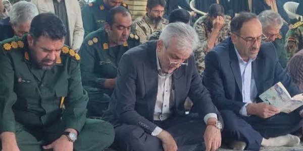 مراسم قرائت زیارت عاشورا در حسینیه سیدالشهدا آسیابک با حضور اعضای شورای اداری برگزار شد