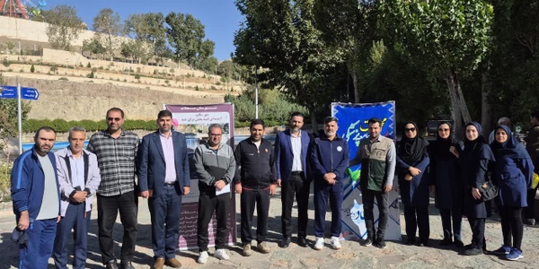 همایش پیاده‌روی خانوادگی در محلات به مناسبت هفته دفاع مقدس برگزار شد