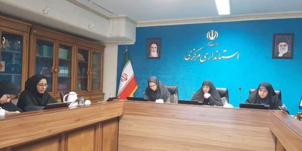 نشست دفاتر امور زنان و خانواده سراسر کشور با موضوع بررسی آخرین وضعیت به روزرسانی سند ارتقای وضعیت زنان وخانواده استان ها ،باحضور بهروز آذرمعاون امور زنان وخانواده ریاست جمهوری و داداندیش رئیس مرکز امور زنان وخانواده وزارت کشور  به صورت ویدئو کنفرانس برگزارشد .
✔️در این نشست مفتح زاده ،مدیر کل امور زنان وخانواده استانداری به ارایه گزارش در خصوص میزان پیشرفت سند مذکور در استان مرکزی پرداخت. 
سه شنبه ۸مهر۱۴۰۴