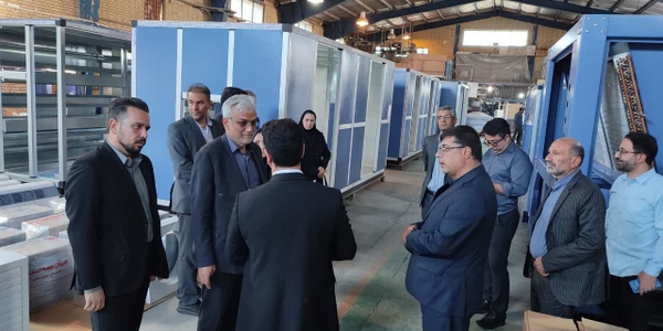 بازدید فرماندار زرندیه از واحد تولیدی جهان تهویه در شهرک صنعتی مأمونیه