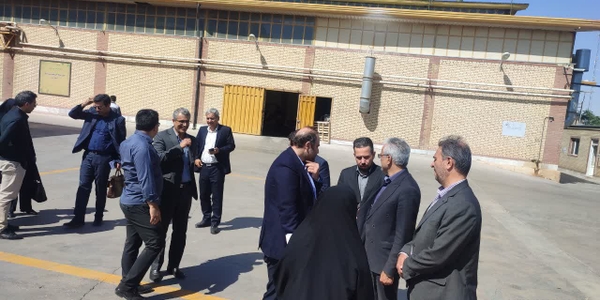 بازدید فرماندار زرندیه از شرکت دانش‌بنیان بسپار فوم غرب در شهرک صنعتی مأمونیه
