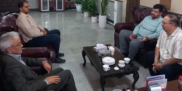 دیدار مدیران واحدهای تولیدی با فرماندار زرندیه برای طرح و پیگیری مشکلات