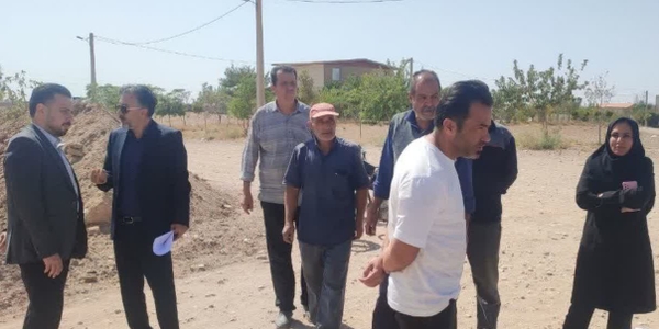 معاون فرمانداری زرندیه از اجرای معابر طرح جامع شهری پرندک بازدید کرد