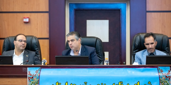 استاندار مرکزی خواستار تخصیص اعتبار و حمایت ملی برای تکمیل پروژه‌های نیمه‌تمام شد