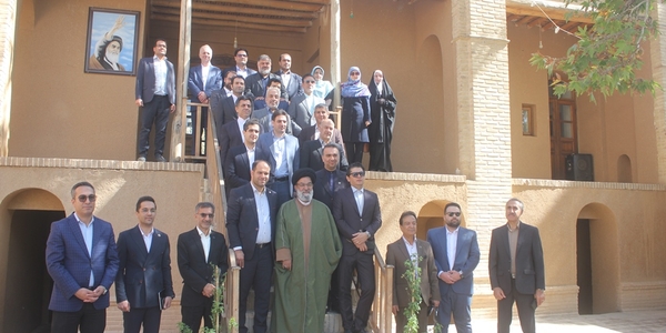 رایزنان اقتصادی وزارت امور خارجه از بیت تاریخی حضرت امام (ره) در خمین بازدید کردند