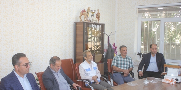 فرماندار و معاونین ایشان با رئیس و کارکنان دامپزشکی خمین دیدار کردند