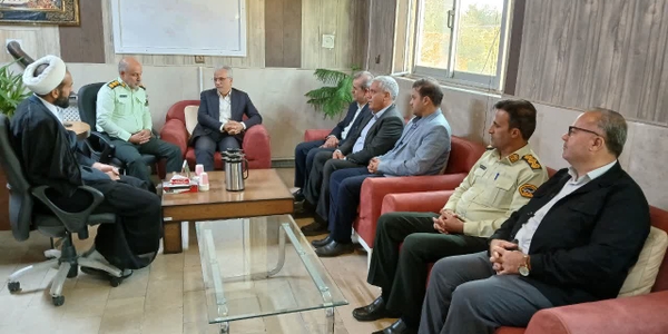 دیدار فرماندار زرندیه با سرپرست فرمانده انتظامی شهرستان به مناسبت هفته نیروی انتظامی