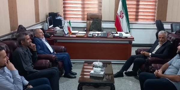 دیدار رئیس هیئت مدیره انجمن انرژی‌های تجدیدپذیر کشور با فرماندار زرندیه