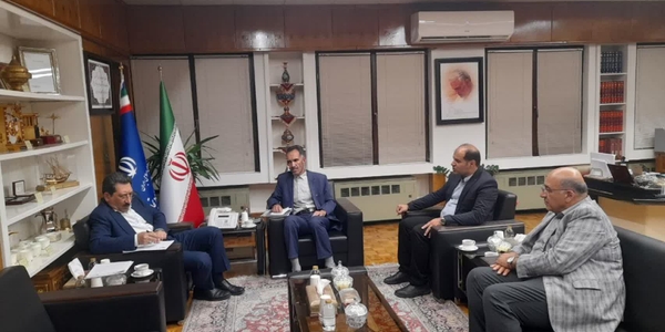 نشست فرماندار و نماینده مردم خمین در مجلس با وزیر صنعت ، معدن وتجارت برگزار شد