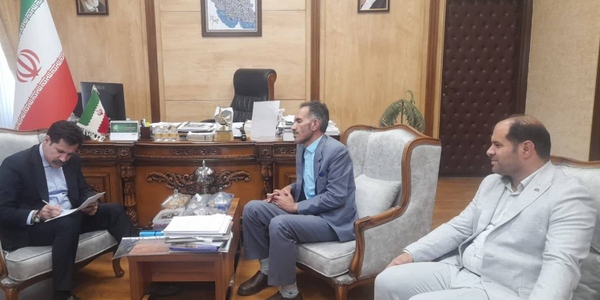 نشست فرماندار و نماینده مردم خمین در مجلس با معاون توسعه روستایی و مناطق محروم ریاست جمهوری برگزار شد