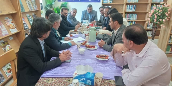 🔻برگزاری جلسه انجمن کتابخانه‌های عمومی شهرستان کمیجان به ریاست فرماندار