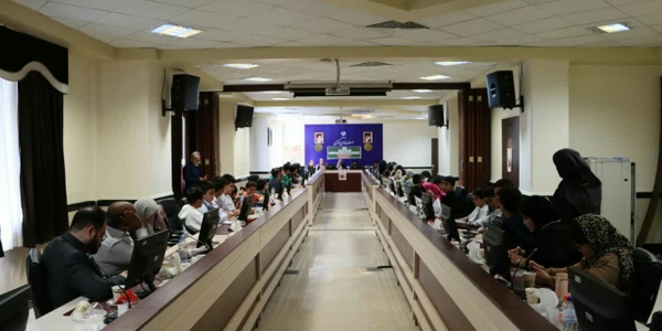 نشست صمیمی منتخبین کودکان و نوجوانان با مسئولین استانی در استانداری در راستای برنامه های هفته ملی کودک