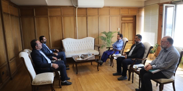 نشست پزشگ نیا مدیرکل پدافند غیرعامل استان با صادقی رئیس دانشگاه‌ اراک