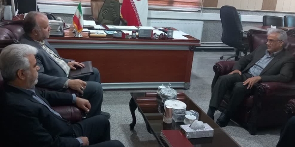 دیدار مدیر شیلات و مسئول پروژه نیروگاه‌های خورشیدی جهاد کشاورزی استان مرکزی با فرماندار زرندیه