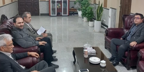 دیدار سرپرست جدید اداره صنعت، معدن و تجارت و رئیس اتاق اصناف شهرستان زرندیه با فرماندار