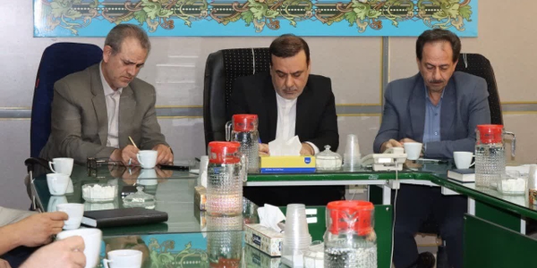 جلسه مشترک توزیع مرغ در شهرستان‌های ساوه و زرندیه با حضور مسئولان برگزار شد