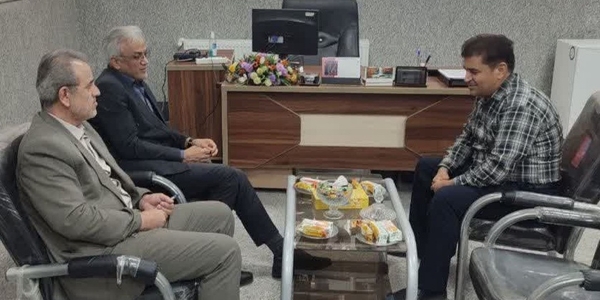 فرماندار شهرستان زرندیه از اداره ورزش و جوانان بازدید و در جریان برنامه‌ها قرار گرفت