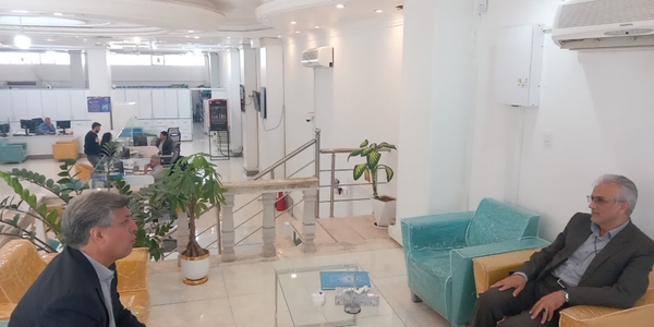 حضور فرماندار شهرستان زرندیه در بانک تجارت شعبه مامونیه به‌منظور بررسی روند خدمات‌دهی و رفع مشکلات واحدهای تولیدی