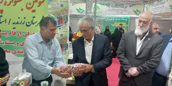 عضو هیئت مدیره شرکت شهرک‌های صنعتی استان سمنان از جشنواره پسته شهرستان زرندیه بازدید کرد