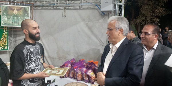 غرفه‌داران سومین جشنواره پسته شهرستان زرندیه مورد تجلیل قرار گرفتند