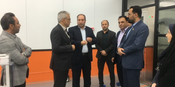 بازدید مدیرکل پدافند غیرعامل استان مرکزی و فرماندار زرندیه از شرکت های تعمیر و تجهیزات حوزه فناوری در شهرک صنعتی زرندیه