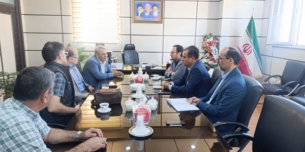 نشست خیرین شهرستان دلیجان با فرماندار 

روز چهارشنبه مورخ ۱۴۰۴/۰۷/۳۰ اخوان جلالی و رعیت از خیرین شهرستان دلیجان با مهندس گلشن فرماندار دیدار داشتند .
در این دیدار که مدیر شبکه بهداشت و درمان ،رییس بیمارستان امام صادق (ع) نیز حضور داشتند خیرین در خصوص همکاری جهت کمک به حوزه بهداشت و درمان آمادگی خود را اعلام نمودند.