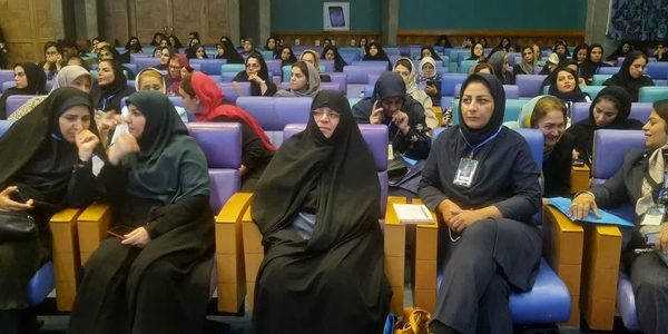 حضورمفتح زاده مدیرکل امورزنان وخانواده استانداری به همراه کارشناس اقتصادی دفتردرهمایش بین المللی