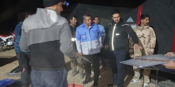 🔰 بازدید سر زده 

🔹🔸سید مرتضی میری مدیرکل بحران استان مرکزی دقایقی قبل به صورت سر زده وارد منطقه عملیاتی مانور 🇮🇷اقتدار آفتاب 🇮🇷 (منطقه کوکبیه شازند)شد .

🔸🔹در این بازدید  آخرین مراحل عملیات نصب تجهیزات لجستیک  مورد بررسی قرار گرفت.

📌کمیته اطلاع رسانی مانور اقتدار آفتاب