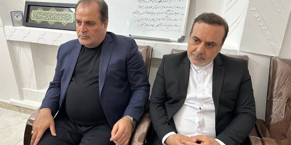 بازدید سرزده فرماندار از اداره بیمه سلامت