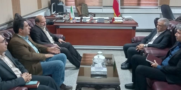 بررسی راهکارهای توسعه تعاملات مالی و تسهیلات اشتغال‌زایی در دیدار مسئولان بانک قرض‌الحسنه مهر ایران با فرماندار زرندیه