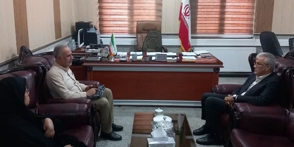 دیدار دهیار و رئیس شورای اسلامی روستای صدرآباد با فرماندار زرندیه؛ بررسی مسائل محلی