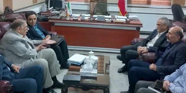 جلسه فرماندار زرندیه با سرمایه‌گذاران بخش خصوصی برای رفع موانع فرهنگی و ورزشی