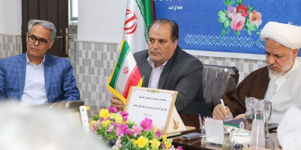 فرماندار ساوه در جلسه شورای آموزش و پرورش: حمایت از صنایع شهرستان، منوط به انجام مسئولیت های اجتماعی به ویژه در حوزه آموزش و پرورش است.