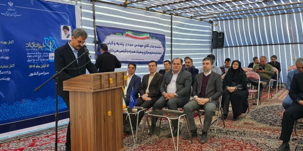 معاون استاندار و فرماندار ساوه گفت: امروز مراسم افتتاح همزمان ۱۷۲ مگاوات نیروگاه خورشیدی در سراسر کشور با حضور ویدیوکنفرانسی رئیس‌جمهور برگزار شد و کلنگ ۷۹۵ مگاوات دیگر به زمین خورد. این دستاوردی است که ظرفیت برق خورشیدی ایران را به ۲۱۰۰ مگاوات رسانده و در کمتر از یک سال، ظرفیت انرژی تجدیدپذیر را دو برابر کرد.