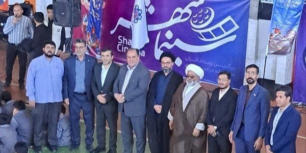 جشن ۶ هزار نفری روز دانش آموز در شهرستان ساوه برگزار شد.