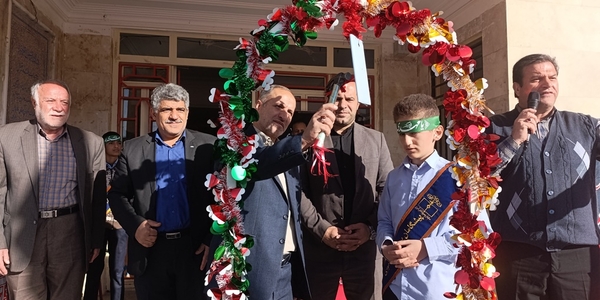 زنگ استکبار ستیزی در دبیرستان اخوان مقیمی خمین نواخته شد