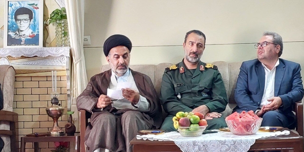 دیدار فرمانده سپاه روح‌الله استان مرکزی با خانواده معزز شهیدان والامقام امیر و سعید رضایی