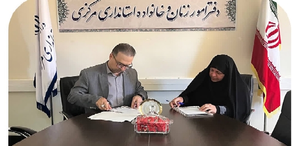 امضای تفاهم‌نامه همکاری برای توسعه فعالیت‌های نوآورانه بانوان در استان مرکزی

تفاهم‌نامه همکاری میان پارک علم و فناوری استان مرکزی و دفتر امور زنان و خانواده استانداری با هدف توانمندسازی بانوان و توسعه فعالیت‌های نوآورانه، دانش‌بنیان و خلاق در استان به امضا رسید.

بر اساس این تفاهم‌نامه، مرکز نوآوری ویژه بانوان ایجاد خواهد شد و برنامه‌های آموزشی، حمایتی و رویدادهای تخصصی برای زنان کارآفرین اجرا می‌شود.

دکتر حمید قاسمی و خانم پروین مفتح‌زاده بر حمایت ازفعالیت‌های نوآورانه بانوان و توسعه ظرفیت‌های آنان در زیست‌بوم نوآوری استان تأکید کردند.