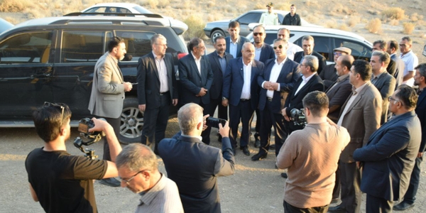 بازدید استاندار مرکزی از روند احداث پروژه پارک آبی خیرساز نیم‌ور