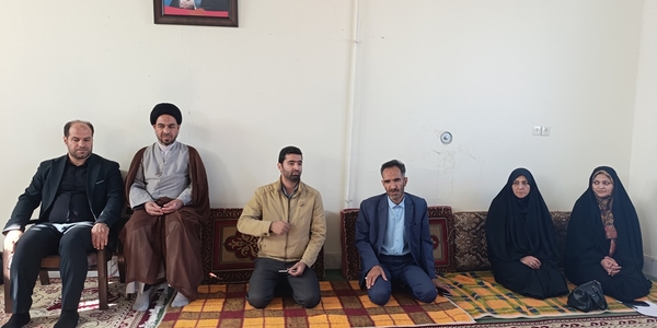 نشست هم اندیشی مسئولان شهرستان با اعضای اتحادیه انجمن اسلامی دانش آموزی خمین ( دختران ) برگزار شد