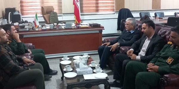 هم‌اندیشی فرمانده ناحیه مقاومت بسیج و فرماندار زرندیه در خصوص برنامه‌های فرهنگی و اعزام بسیجیان