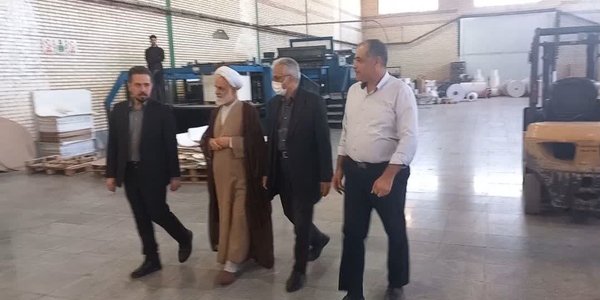 فرماندار زرندیه مشکلات واحد تولیدی شفیعی را بررسی کرد