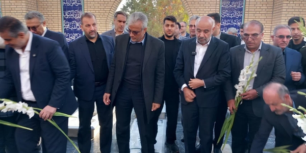 وزیر تعاون، کار و رفاه اجتماعی و مسئولان استانی و شهرستانی به مقام شامخ شهدای مامونیه ادای احترام کردند