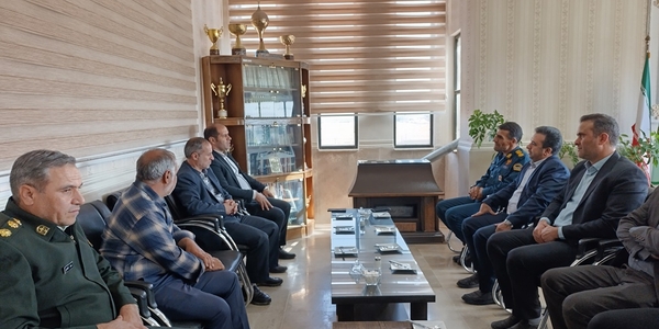 فرماندار ، معاون فرماندار و تعدادی از مسئولان شهرستان با فرمانده جدید انتظامی خمین دیدار کردند