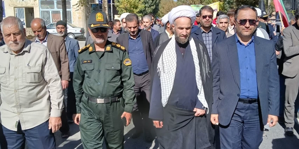 💢 حضور پرشور دانش‌آموزان خنداب در راهپیمایی یوم‌الله ۱۳ آبان