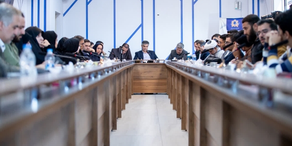 استاندار مرکزی در نشست پرسش و پاسخ با دانشجویان چه گفت؟/ از تشریح برنامه‌های توسعه‌ای تا راهکار حل معضل آلودگی هوا